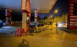 Kırşehir’de Otomobil Benzin İstasyonuna Dalması Kamerada